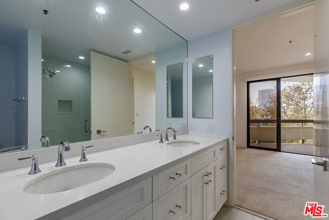 Building Photo - 2102 Century Park Ln