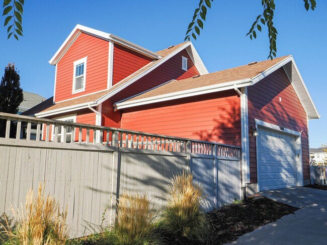 Building Photo - Beautiful House in Excellent Daybreak Loca...