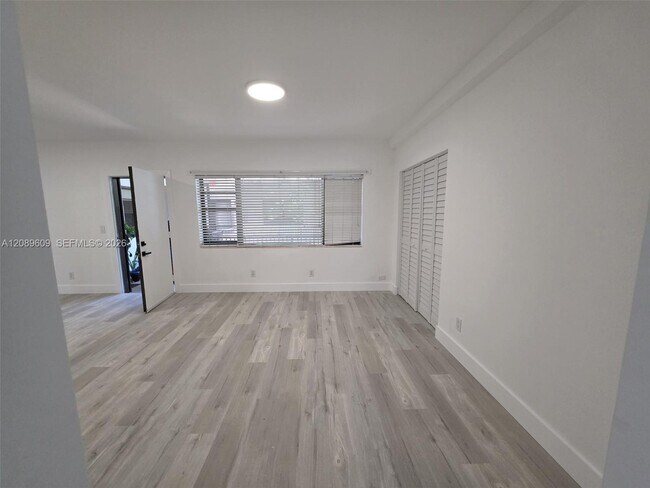 Building Photo - 7845 NE Bayshore Ct
