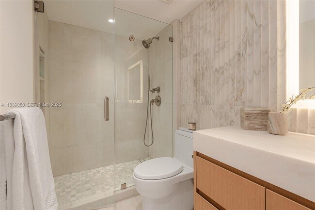 Building Photo - 2301 Collins Ave