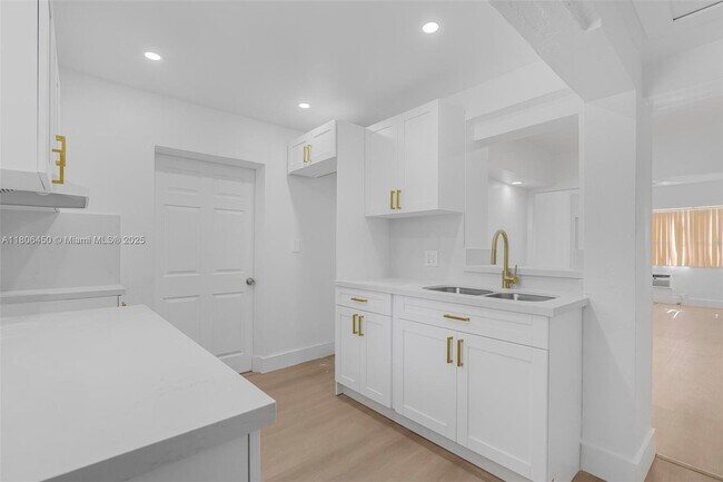 Building Photo - 1315 NE 146th St
