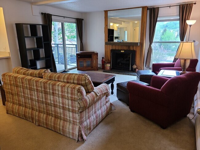Building Photo - 1023 Lions Ridge Loop