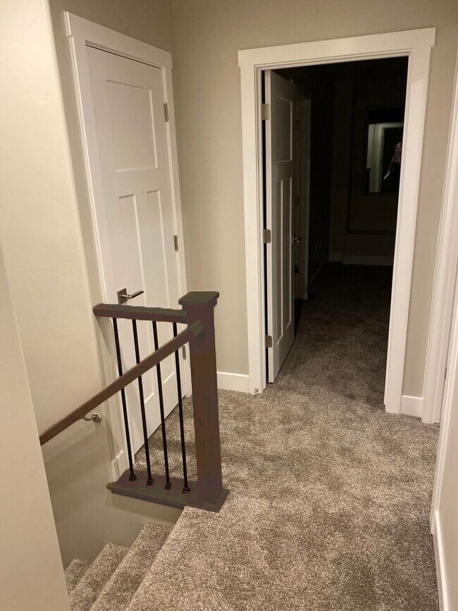 Building Photo - Wonderful 3 Bedroom Townhome. Water, sewer and garbage included.