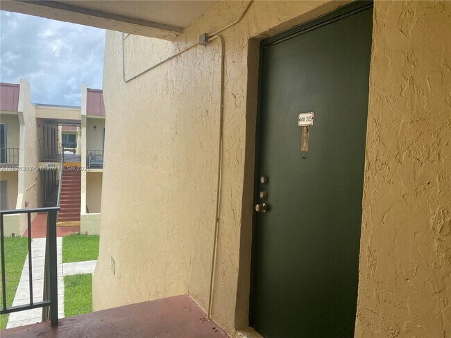 Building Photo - 13868 SW 90th Ave