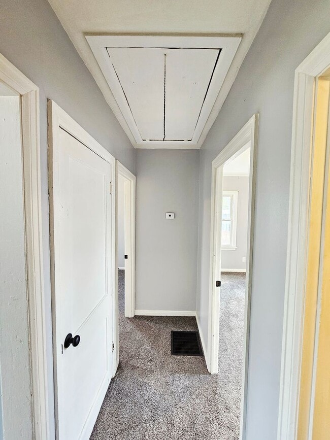 Building Photo - Move-In Ready 2BR/1BA Home w/ 2-Car Garage | Recently Updated