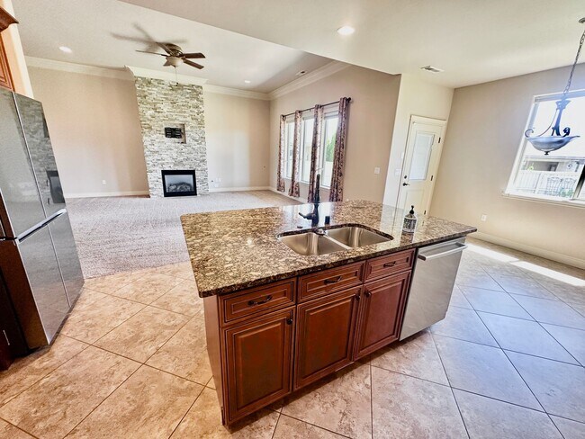 Building Photo - Spacious 4 Bedroom Home in Quiet Cul-de-Sa...