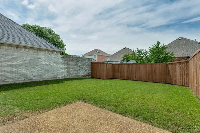 Building Photo - 2704 Orchid Dr