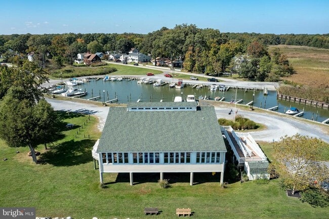 Building Photo - 1193 Maple Ave