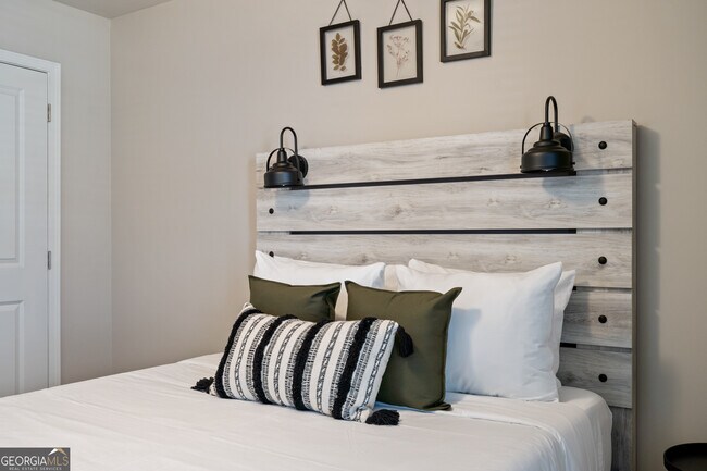 Building Photo - 2029 Pinnacle Walk