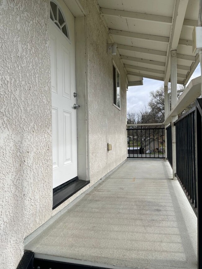 Building Photo - 3 BED 2 BATH W/ATTACHED MOTHER-IN-LAW SUITE *SOLAR PANELS ON ROOF = LOW ELECTRIC BILL*