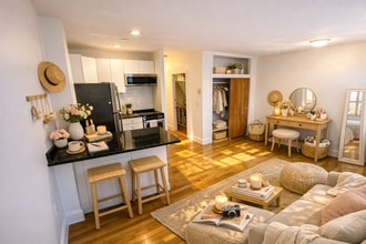 Building Photo - 92 W Cedar St