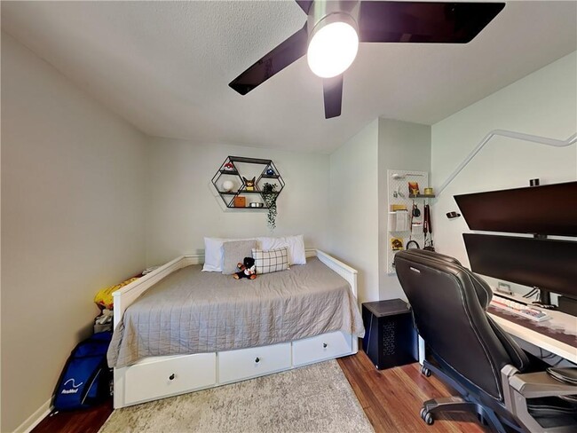 Building Photo - 456 Mark Ave