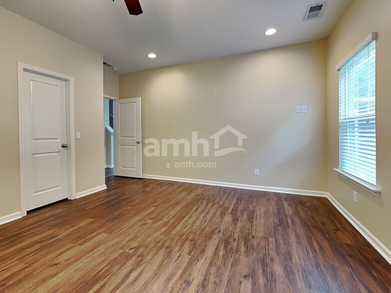 Building Photo - 498 Stonebridge Cir