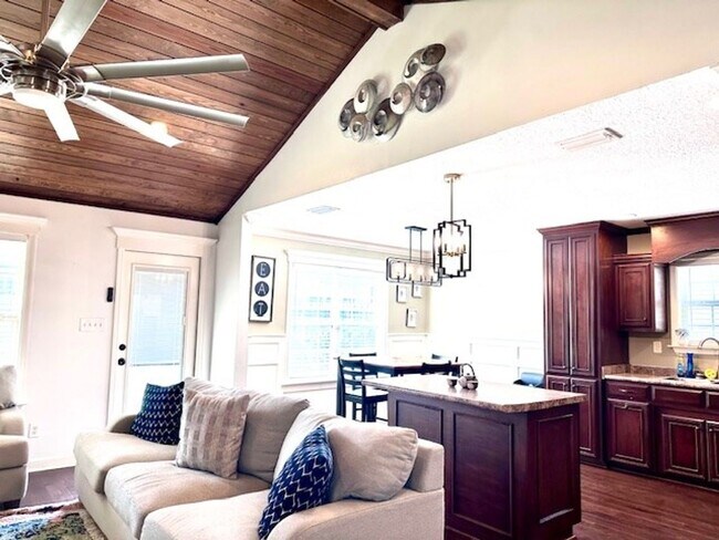 Building Photo - Charming 3BR/2BA Home with Vaulted Wood Ceiling, Island Kitchen & Privacy Fence – Nelson Hill Sub...