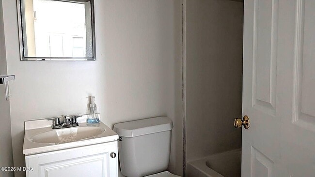 Building Photo - 310 Orchard Way