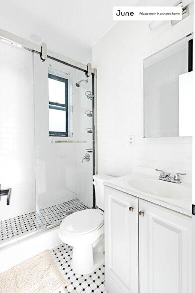 Building Photo - Room in Shared 4 bed/1 bath home