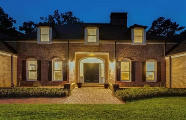 Building Photo - 6043 Giles Rd