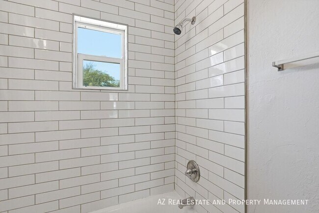 Building Photo - 1038 N 16th St