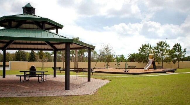 Building Photo - 4 Bedroom Gated Community Compass Bay