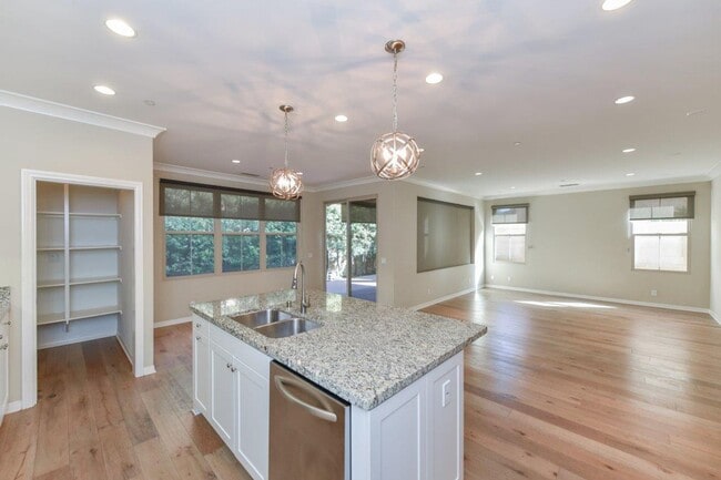 Building Photo - 3b/2.5b Cypress Village Irvine House for rent