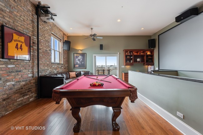 Building Photo - 1452 W Fullerton Ave