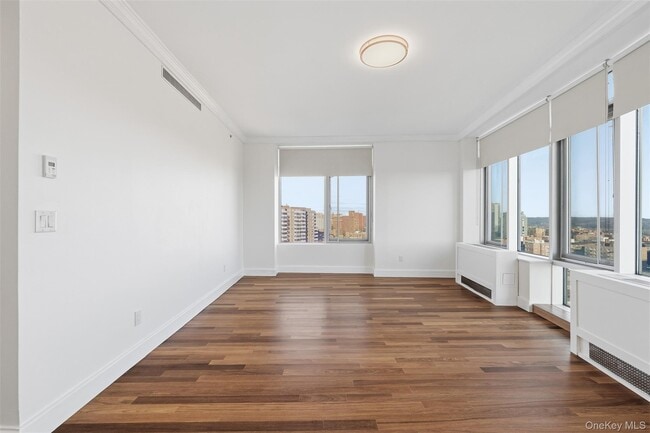 Building Photo - 3220 Arlington Ave