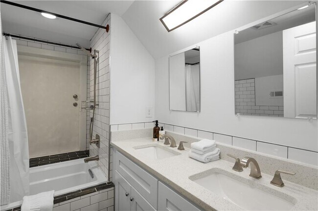 Building Photo - 217 Berean Ave SE