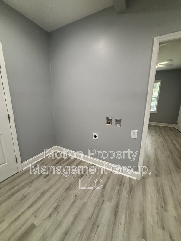 Building Photo - 131 Dixon Cir