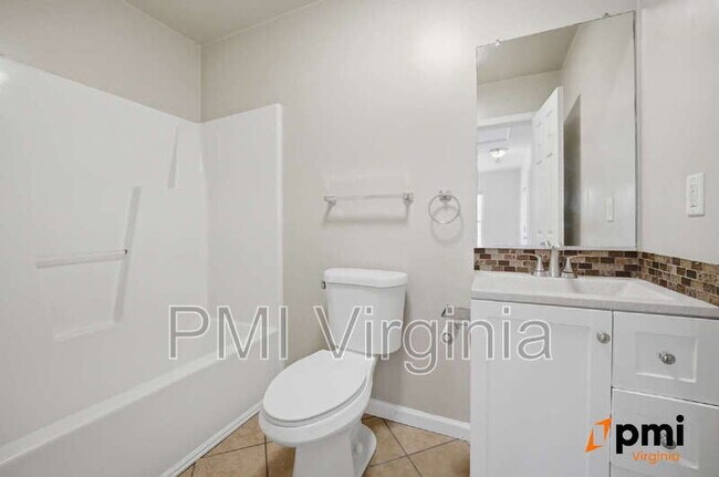 Building Photo - 831 Marshall Ave