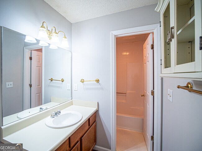 Building Photo - 4223 Lakes End Dr NW