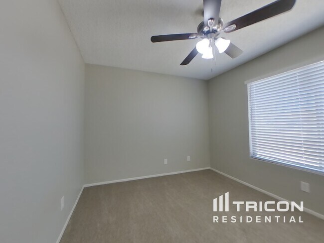 Building Photo - 3727 E Dahlia Dr
