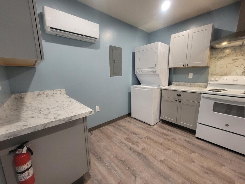 Building Photo - 168 E 70 S