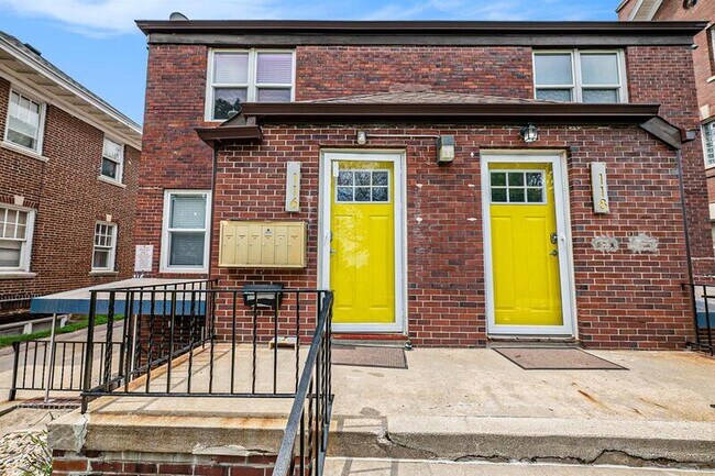 Building Photo - 116 N 32nd Ave
