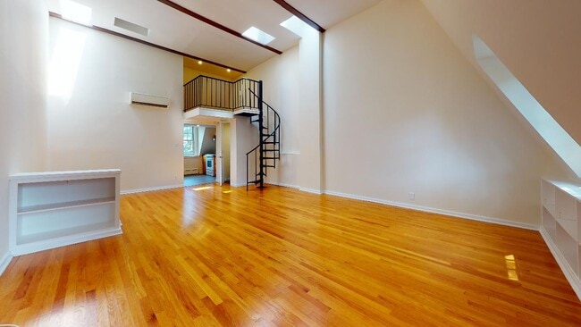 Building Photo - 382 Burns St