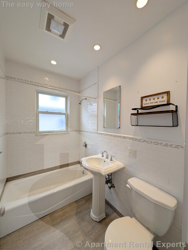 Building Photo - 7-9 Bonner Ave Unit #2