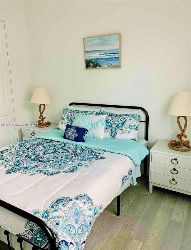 Building Photo - 667 SW Cleveland Ave