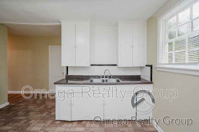 Building Photo - 1020 Pershing St