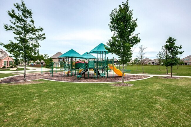 Building Photo - 7021 Royal View Dr