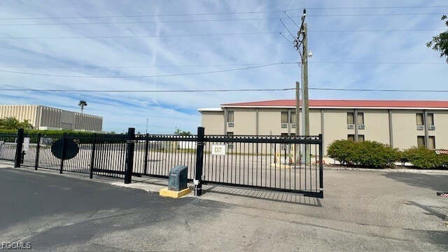 Building Photo - 4790 S Cleveland Ave