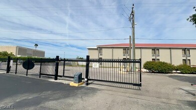 Building Photo - 4790 S Cleveland Ave