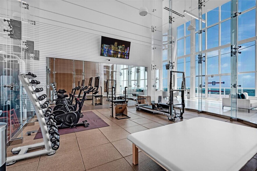 Building Photo - 1643 Brickell Ave