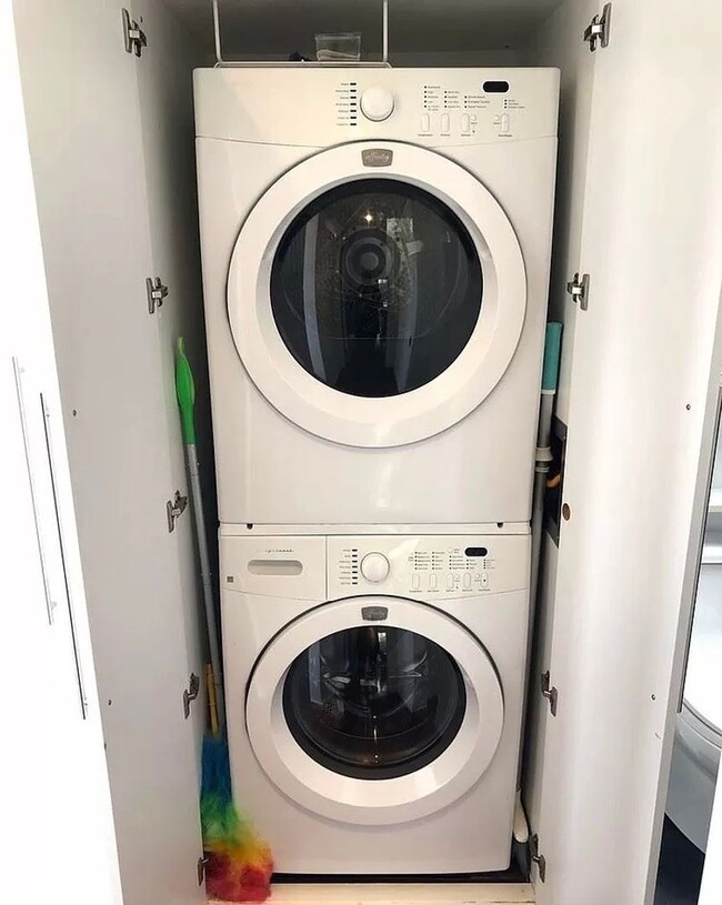 Building Photo - Tranquil & Spacious 2 BR|1 BA Condo in the Central Richmond District