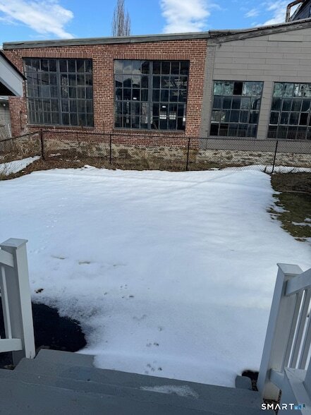 Building Photo - 162 Fox St