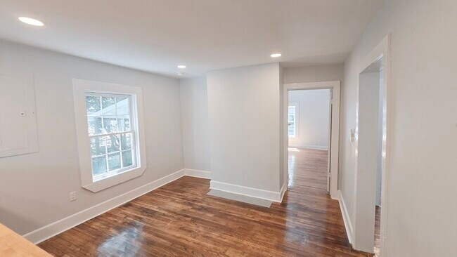 Building Photo - 159 Poplar Ave