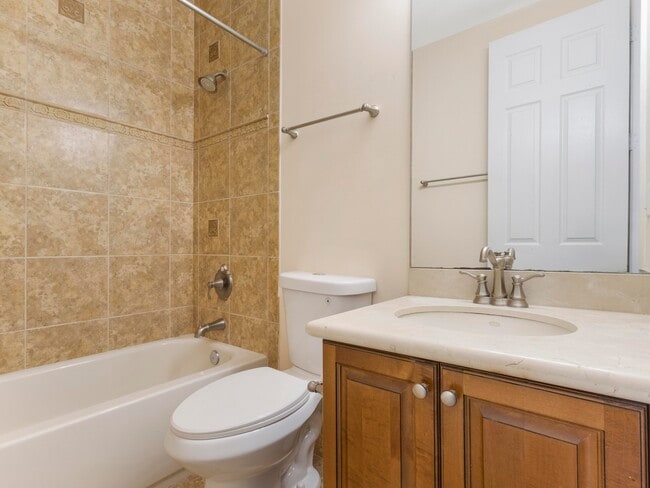 Building Photo - 3028 Waterside Cir