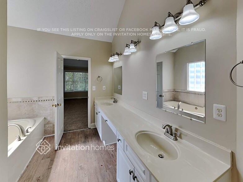 Building Photo - 4016 Water Hole Ct