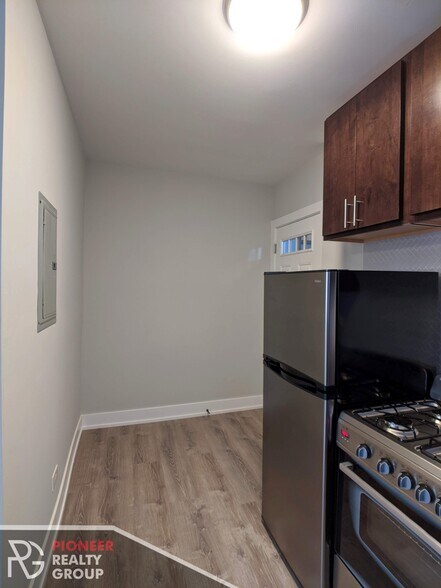 Building Photo - 437 W Belden Ave