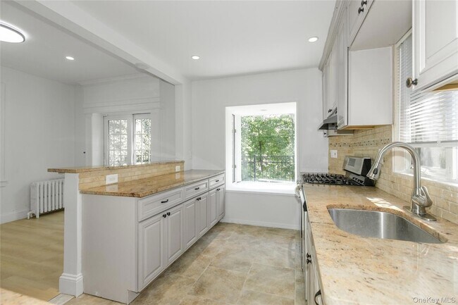 Building Photo - 11 A Floyd Pl