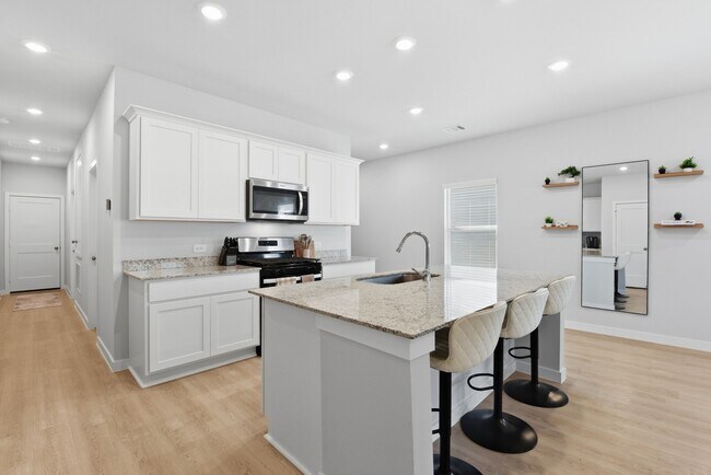 Building Photo - 16215 Globetrotter Ct