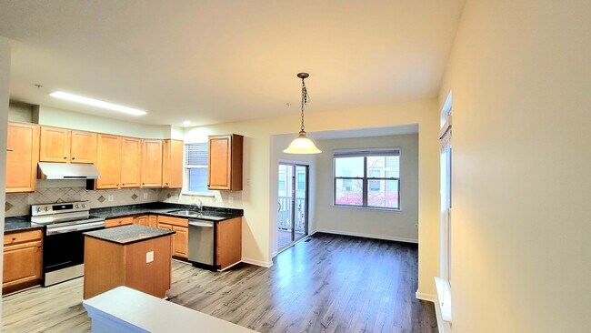 Building Photo - 18 S High St